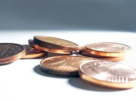 Гривна к доллару подешевела до 24,59 грн/$