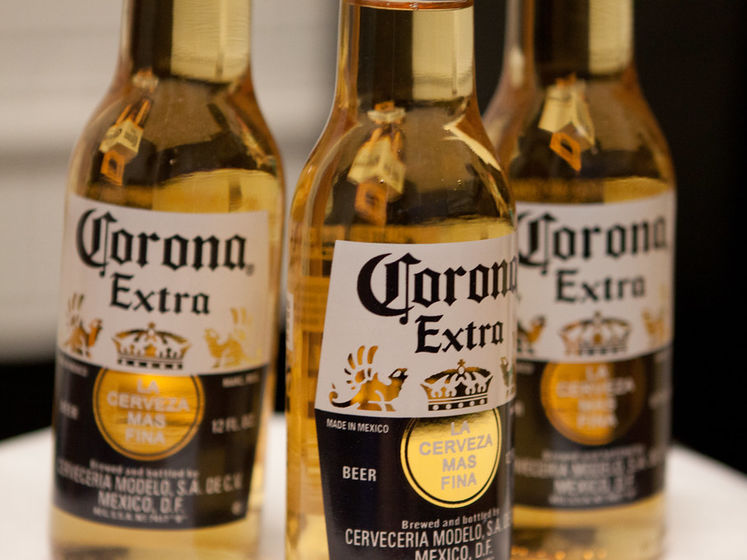 Акции производителя пива Corona упали после появления коронавируса