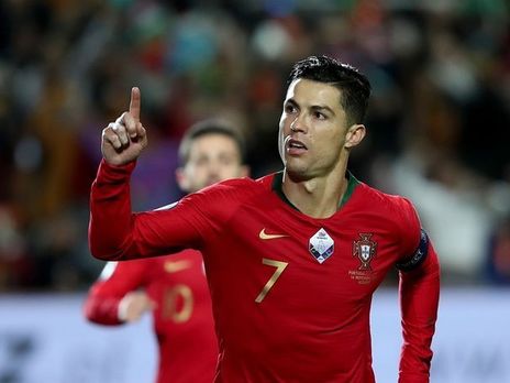 Роналду показал полуголое тело в планке