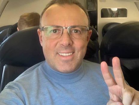 Співак: ﻿Зеленський розуміє, що у країні повністю зруйновано всю вертикаль влади. Що треба робити? Правильно. Скасувати закон про люстрацію