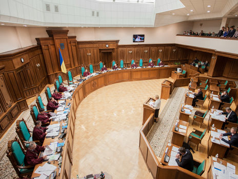 ﻿КС не ухвалив рішення про конституційність закону про люстрацію – ЗМІ