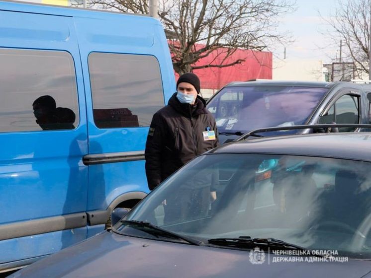 Таможенник, который контактировал с зараженным коронавирусом украинцем, в самоизоляции, пограничники – под наблюдением врачей