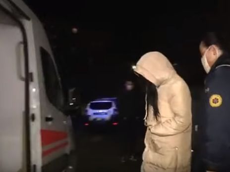 В Черновцах на обсервацию забрали жену заразившегося коронавирусом. Видео