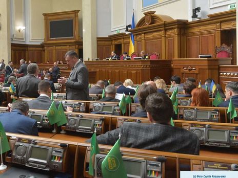 Заседание Рады началось с критики правительства, сегодня Кабмин могут отправить в отставку. Трансляция