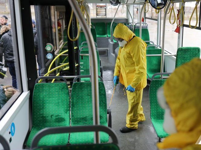 ﻿У містах України почали проводити дезінфекцію громадського транспорту через коронавірус