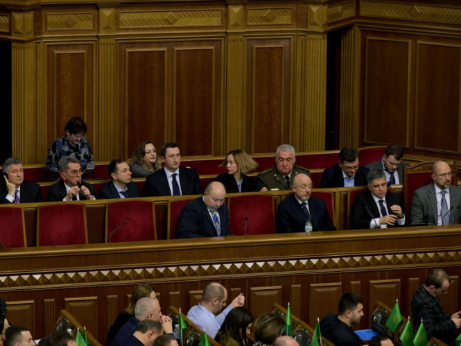 Зеленский раскритиковал правительство, Рада сменила премьера и Кабмин. Главное за день