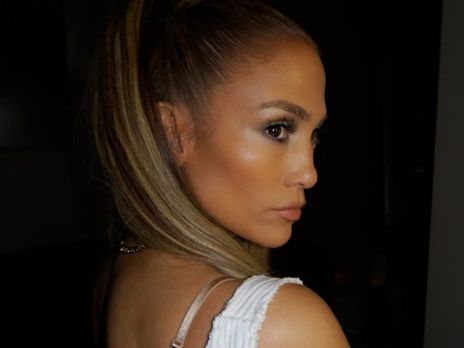 Лопес сделала селфи-видео своей пятой точки