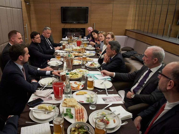 ﻿Зеленський зустрівся з послами G7 і ЄС та пояснив мету перезавантаження Кабміну