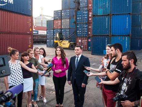 Таможня в сотрудничестве с прокуратурой задержала 26 контейнеров леса, который нелегально вывозили из Украины