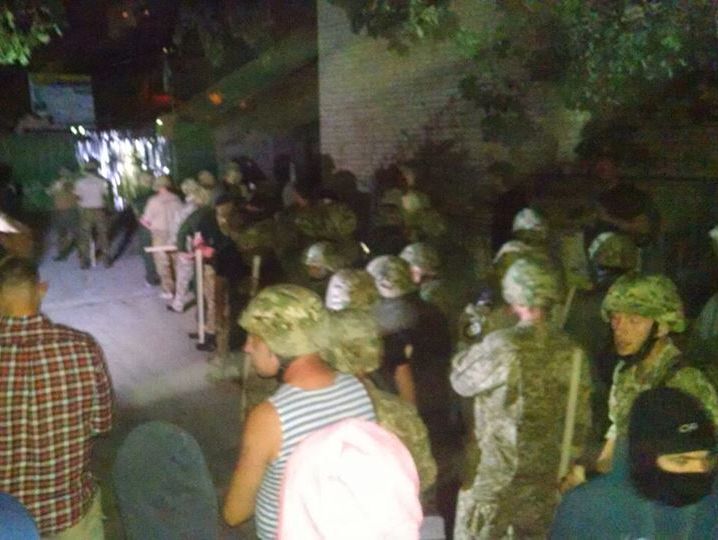 В Святошинском районе Киева возник конфликт между жителями и застройщиком, полиция задержала около 30 человек