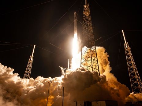 SpaceX запустила ракету Falcon 9 с космическим грузовиком Dragon
