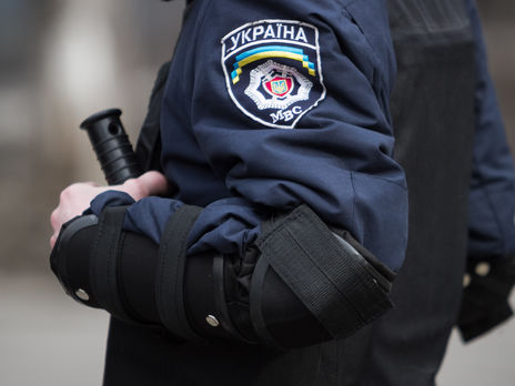 За інформацією "Думской", поліцейські вимагали у викраденої $10 тисяч