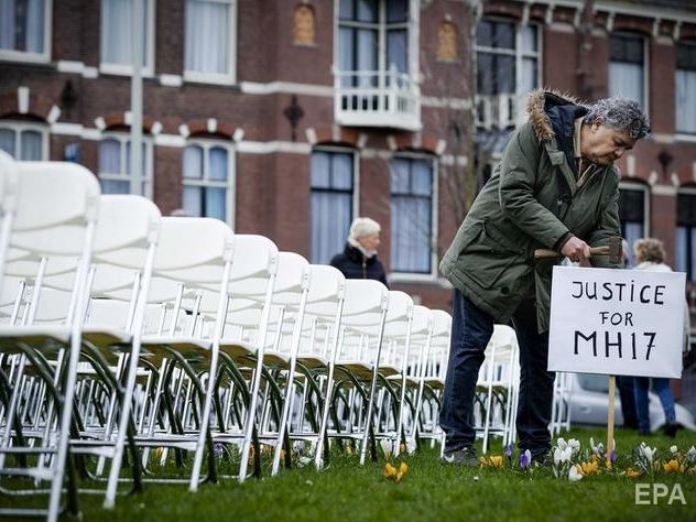 ﻿Катастрофа MH17. Родичі загиблих улаштували акцію під посольством РФ у Гаазі