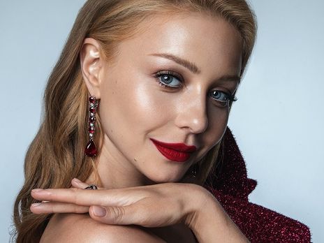 Тина Кароль попрыгала на скакалке у моря