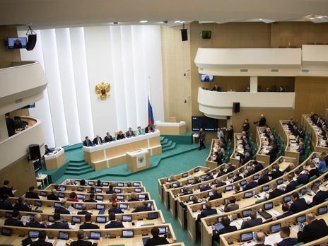 ﻿Рада Федерації РФ схвалила поправки до конституції, що передбачають обнулення строків Путіна