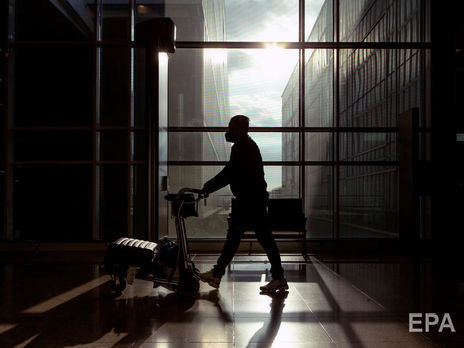 ﻿Іспанія обмежила пересування всередині країни, виходити з дому без потреби заборонено