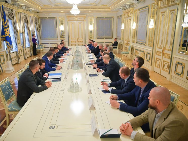 ﻿В Офісі президента підтвердили, що Зеленський зустрічався з бізнесменами. Говорили про коронавірус