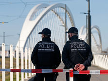 В Украине запретили внутренние пассажирские перевозки, включая метро, ЕС закрывает границы. Главное за день