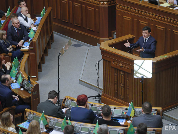 Зеленский заявил, что Верховная Рада не должна прекращать пленарные заседания в период карантина