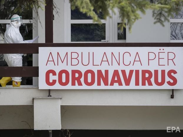За границей от коронавирусной инфекции лечат 12 украинцев
