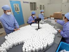 Исследователи говорят, что препарат от малярии показал эффективность в лечении пневмонии при COVID-19