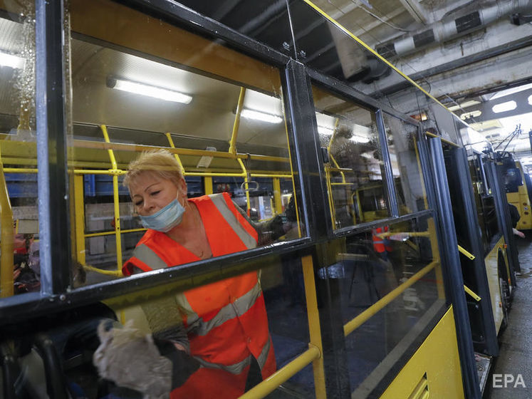 В Киеве на маршруты выехало 1,5 тыс. единиц наземного транспорта, его дезинфицируют дважды в день – "Киевпастранс"