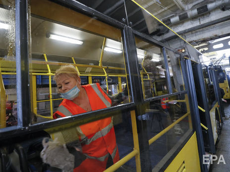 В Киеве на маршруты выехало 1,5 тыс. единиц наземного транспорта, его дезинфицируют дважды в день – 