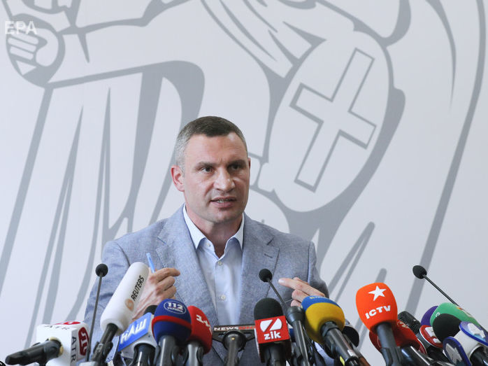 Кличко пообещал организовать развозку медиков и правоохранителей на работу и опять призвал киевлян оставаться дома
