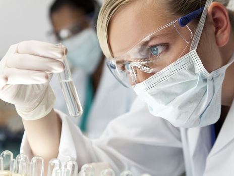 Бежать в аптеки за масками и стоять в огромных очередях за ними нет никакого смысла. Они не защитят вас – Центр общественного здоровья