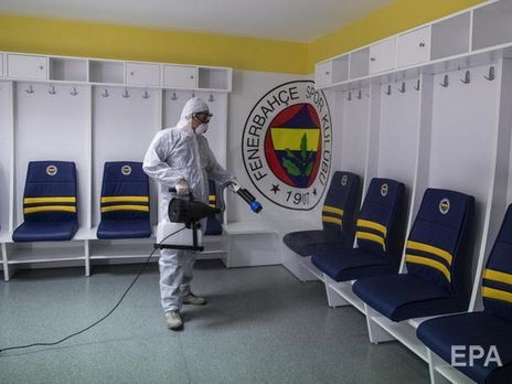 В Европе из-за коронавируса приостановили предпоследний футбольный чемпионат