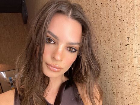 Ратаковски показала, как выглядела в 17 лет