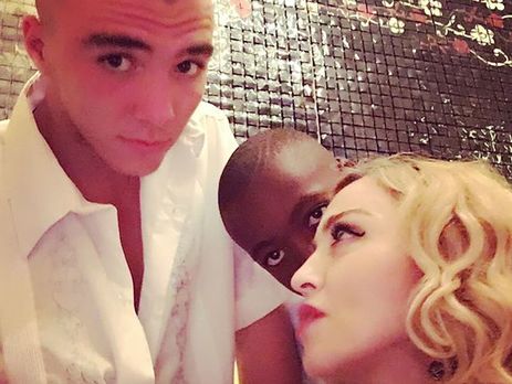 Сын Мадонны и Гая Ричи останется жить с отцом 