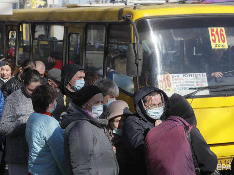 ﻿Кличко оголосив, що з 23 березня громадський транспорт у Києві перевозитиме лише людей зі спецперепустками