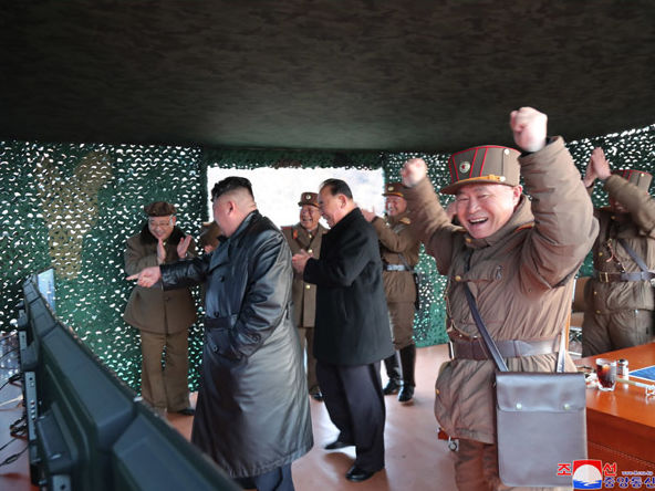 Северная Корея запустила две баллистические ракеты. Ким Чен Ын назвал стрельбы блестящими