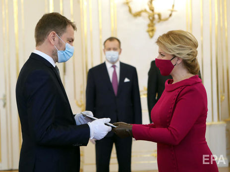 ﻿Новий уряд Словаччини склав присягу, усі міністри – в рукавичках і масках. Фоторепортаж