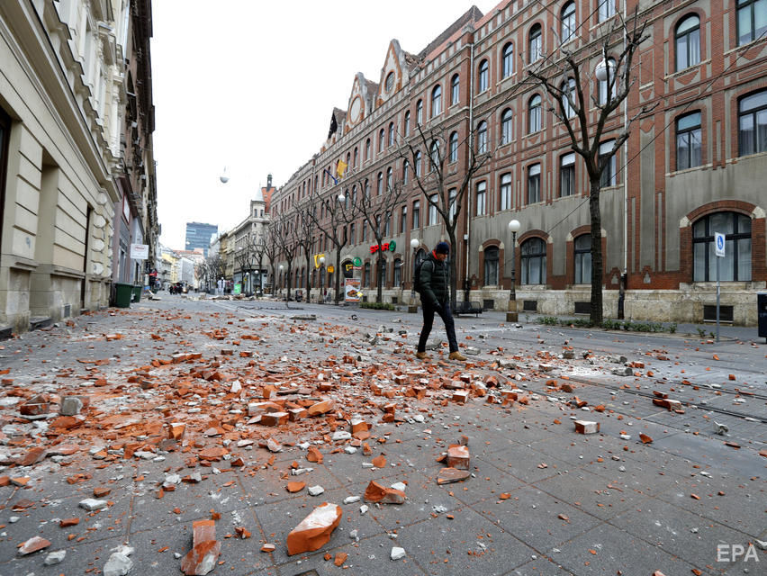 Загреб лежит в руинах и мусоре после землетрясения. 