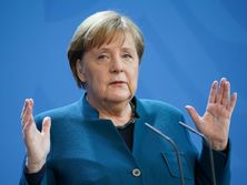 Меркель самоизолируется. У врача, который делал ей прививку, нашли коронавирус