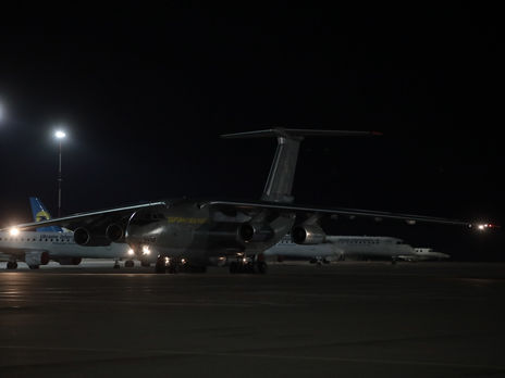 В Украину из Китая прибыл самолет с 250 тыс. эспресс-тестов для выявления коронавируса