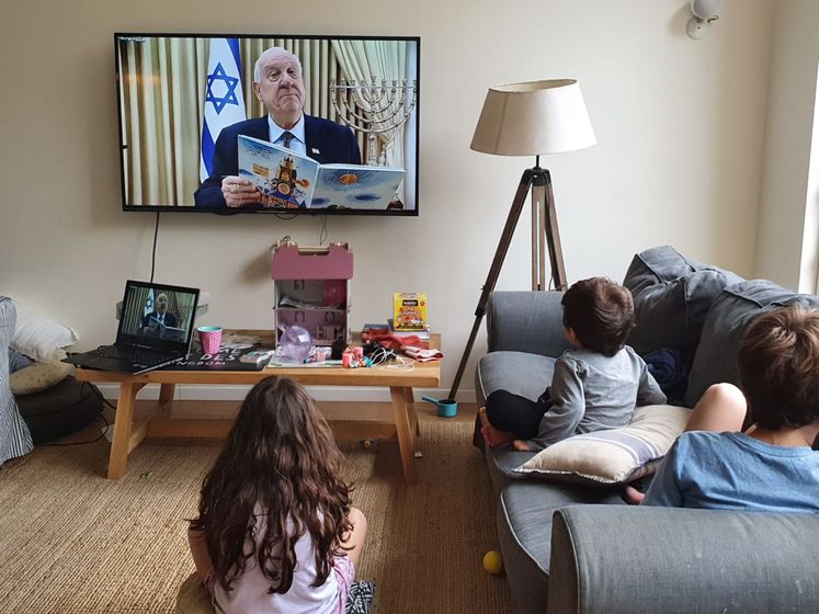 ﻿Карантин через COVID-19. Президент Ізраїлю почав читати дітям казки онлайн