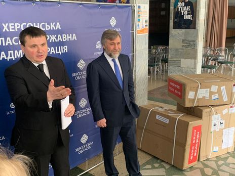 Новинский передал в Херсонскую область два аппарата ИВЛ и защиту для врачей