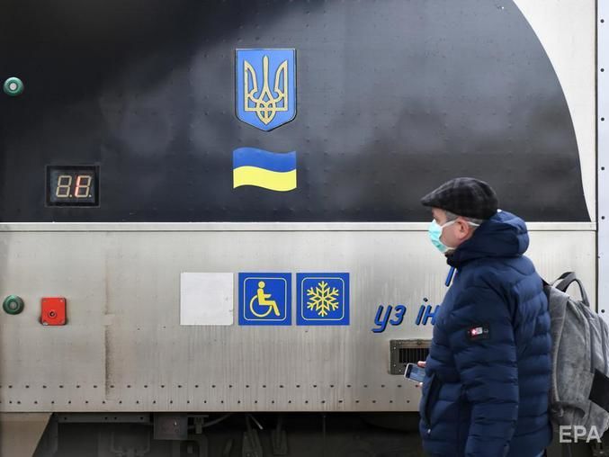 ﻿Економіст Савченко: Порада українцям – різко скоротити витрати на час карантину. Якщо у вас є гроші, частину з них варто перевести у валюту