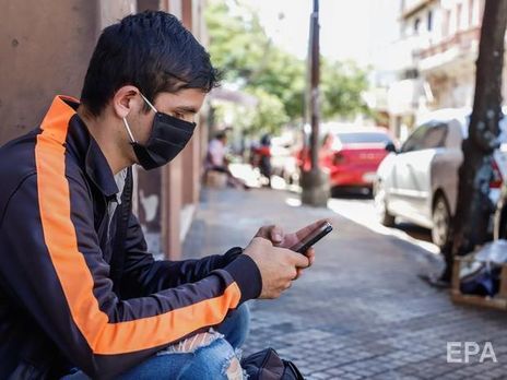 Опрос: 47% украинцев не надевают маски в общественных местах, 23% – из-за их нехватки