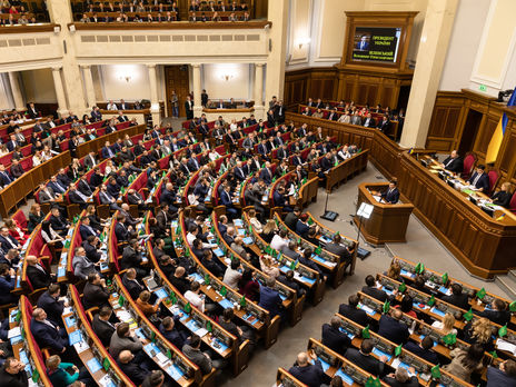 В повестке внеочередной сессии Рады – пересмотр бюджета и создание стабфонда. Рынок земли обсуждаться не будет – источник