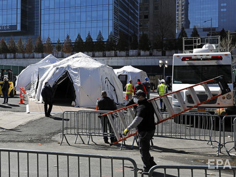 ﻿У Нью-Йорку біля лікарень установлюють тимчасові морги, готуються до збільшення кількості померлих від COVID-19