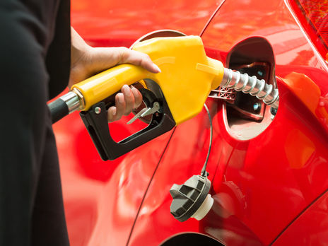 В АМКУ вызвали представителей крупнейших сетей АЗС. Регулятор считает цены на бензин завышенными
