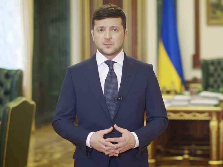 Зеленский заявил украинцам, что из-за коронавируса страна "фактически оказалась на перепутье". Видео