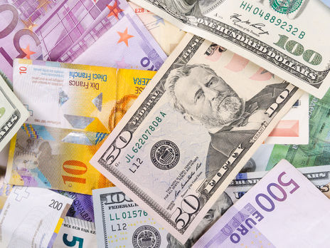 Гривна к доллару подешевела до 28,18 грн/$