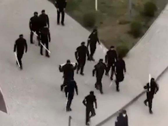 В Чечне вооружили силовиков трубами для контроля граждан на карантине – СМИ
