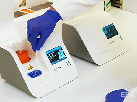 ﻿У Польщі чоловік протягом трьох днів жив у машині, чекаючи на результат тесту на коронавірус