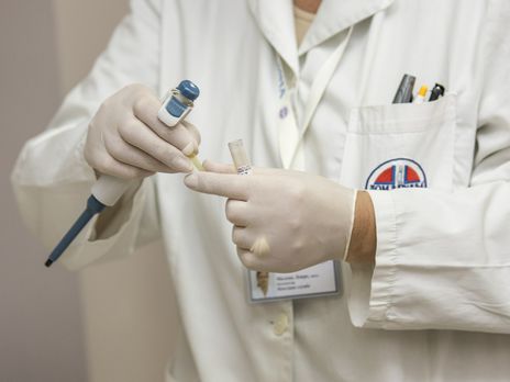 Прилетевшего из Катара украинца госпитализировали с температурой – полиция